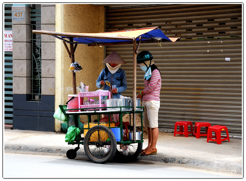 Hành vi bị nghiêm cấm đối với người bán hàng rong, kinh doanh lưu động